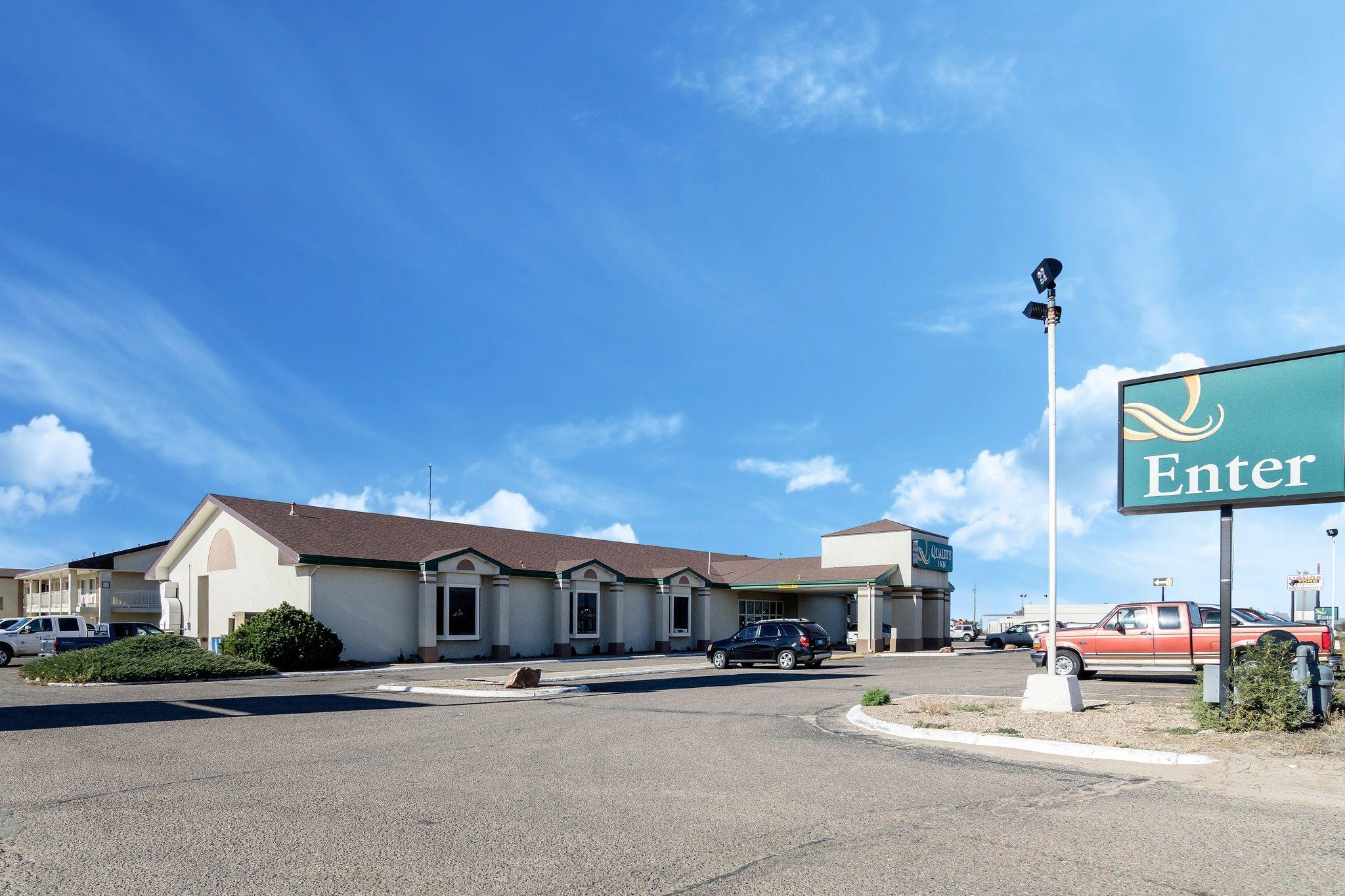 Colby Inn And Suites Exterior photo