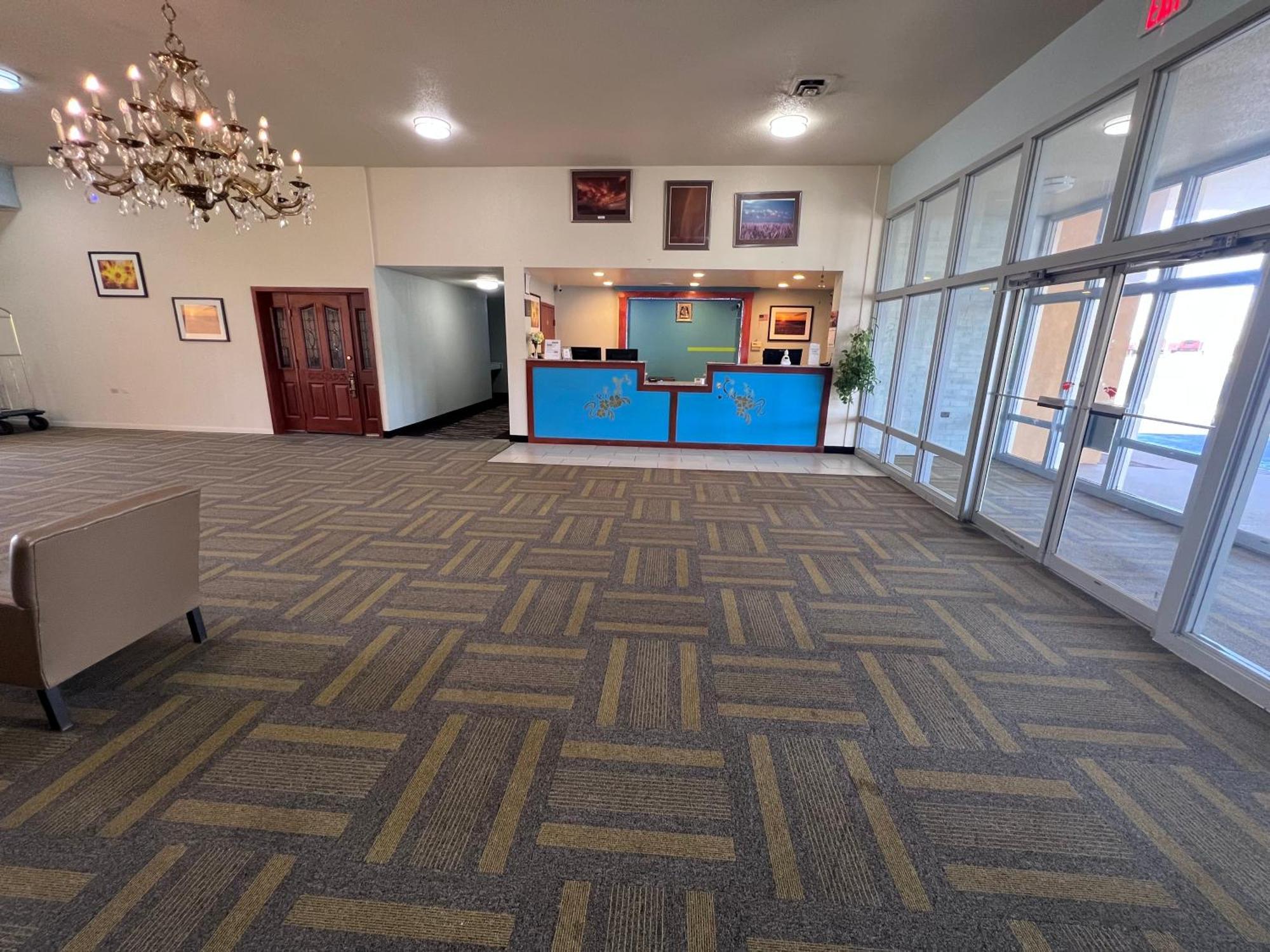 Colby Inn And Suites Exterior photo